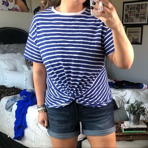 Rouched blue and white cropped tee